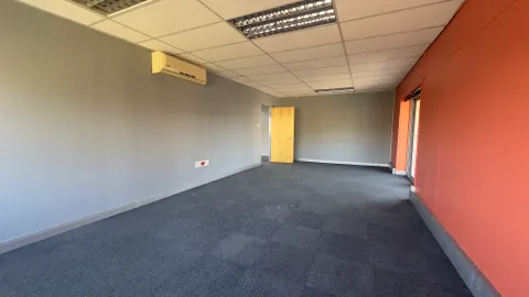 15E Riley Road Office Park, Riley Road in Bedofrdview has a  430m² Office Space Availabel To Let (7)